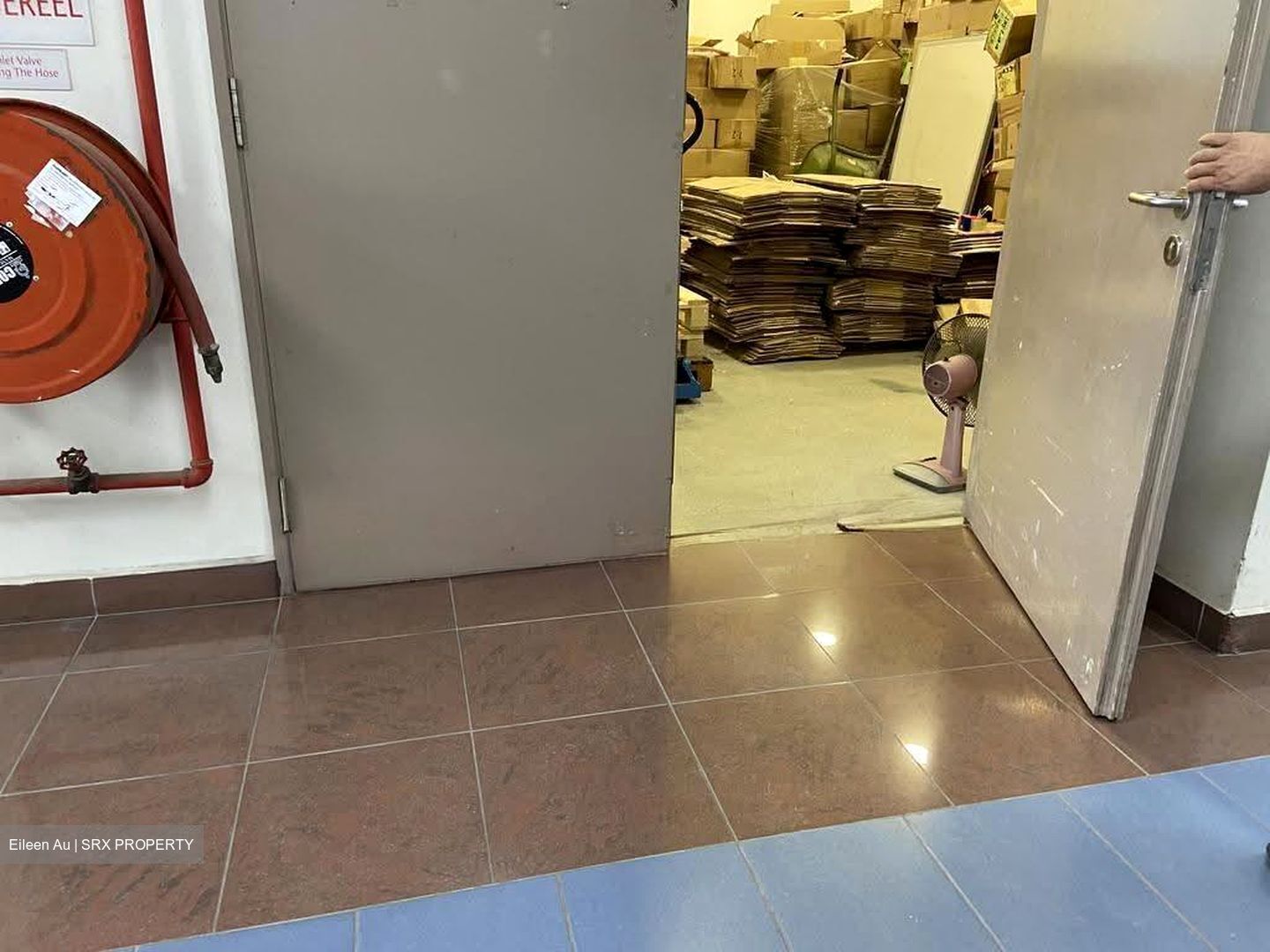Hola Centre (D14), Factory #614493711